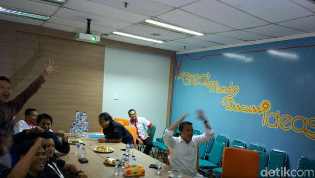 Menpora Nobar Indonesia vs Myanmar di Markas Detik