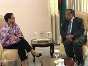 Bertemu Menlu Bangladesh, Menlu Retno Bahas Bantuan untuk Rohingya
