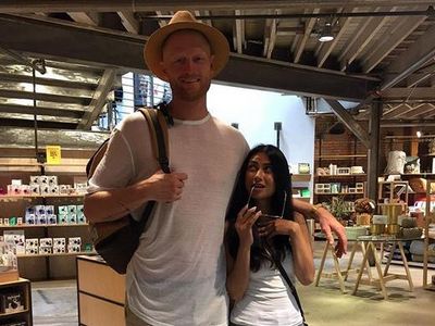 Uli Auliani Pose dengan Pria Lain, Acha Septriasa Seksi Berbikini