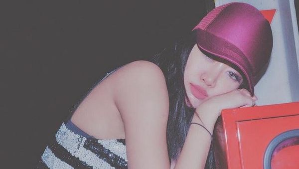 Tatapan Manja Widi Vierratale