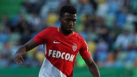 Thomas Lemar disebut-sebut sangat diminati oleh Arsenal. Tapi Lemar akhirnya memilih bertahan di Monaco, kabarnya demi kesempatan bermain di Liga Champions -- yang tak diikuti Arsenal. (Foto: Carlos Rodrigues/Getty Images)