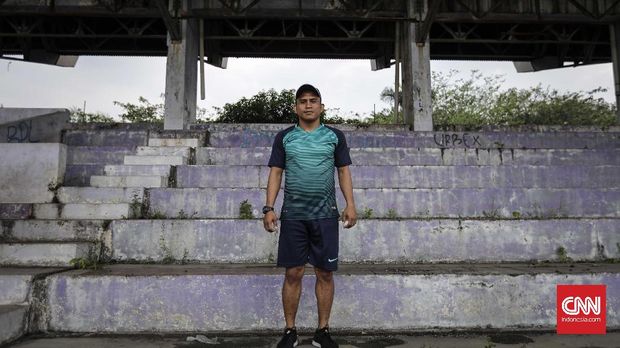 Legenda sepak bola Indonesia Ilham Jaya Kesuma besar di Stadion Benteng.