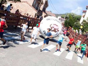 Kota di Spanyol Pakai Bola Raksasa untuk Gantikan Kejaran Banteng