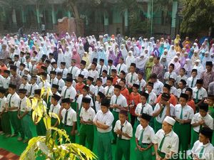 Ratusan Pelajar di Mojokerto Diajak Salat Gaib Doakan Etnis Rohingya