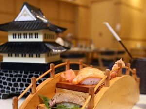 Sushi Tumpeng hingga Sushi di Atas Jembatan, Kreasi Sushi yang Unik dan Enak