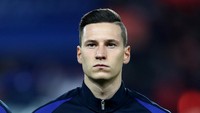 Julian Draxler menjadi salah satu pemain yang terimbas dengan kedatangan Neymar ke PSG. Arsenal dan Liverpool sempat dihubungkan dengan pemain internasional Jerman yang sejauh ini masih di Paris tersebut. (Foto: Clive Rose/Getty Images)