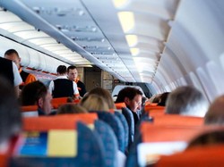 7 Tingkah Penumpang Paling Menyebalkan di Pesawat, Kamu Nomor Berapa?
