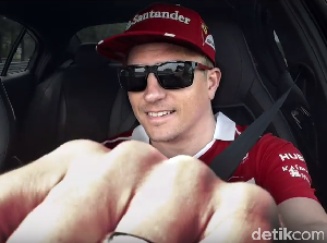 Kimi Raikkonen Pun Tersenyum Saat Mencoba Mobil Sedan Ini