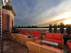 Indahnya Pemandangan Kota New York Bisa Dinikmati dari Ketinggian 8 Rooftop Bar Ini