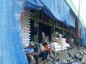 Tak Sampai Sebulan, Harga Beras Medium di Pasar Induk Anjlok