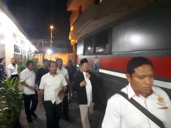 Tinggalkan Polda Jatim, Alfian Tanjung Diterbangkan ke Jakarta