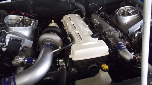 Mobil Para Bos Rolls-Royce Phantom Ini Bermesin Toyota