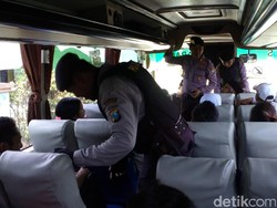 Polisi Sweeping Kendaraan di Mojokerto Antisipasi Aksi Bela Rohingya