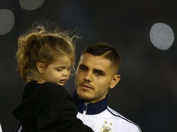 Pada laga ini, pelatih Jorge Sampaoli memasang Mauro Icardi sebagai ujung tombak. Icardi disokong Messi dan Paulo Dybala di lini serang. Foto: Marcos Brindicci/Reuters