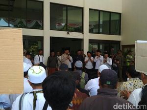Warga Pasuruan Datangi Walubi Kecam Pembantaian Muslim Rohingya