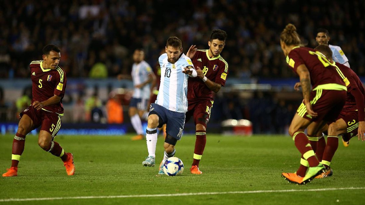 Lionel Messi di pertandingan Argentina melawan Venezuela (Foto: Agustin Marcarian/Reuters)