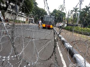 Jelang Demo FPI, Kedubes Myanmar Berkalung Kawat Berduri