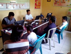 Pelajar SD Main Api Bakar Kabel Komunikasi PT KA di Porong