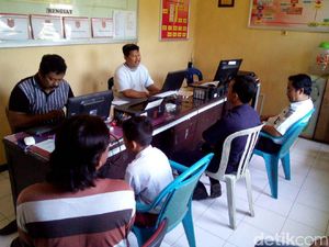 Pelajar SD Main Api Bakar Kabel Komunikasi PT KA di Porong Pelajar SD Main Api Bakar Kabel Komunikasi PT KA di Porong