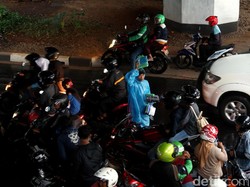 Berteduh di Bawah Flyover Itu Perilaku yang Memalukan!