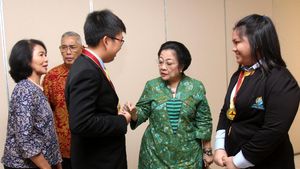 Megawati Terima Siswa Pemenang Lomba Debat Internasional WSC