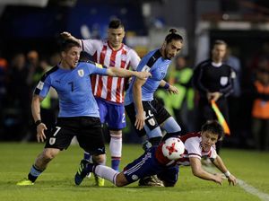 Uruguay Atasi Paraguay 2-1 Uruguay Atasi Paraguay 2-1