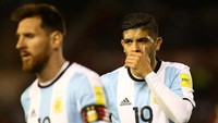 Argentina masih terpaku di posisi lima klasemen kualifikasi Piala Dunia zona CONMEBOL dengan dua laga tersisa. Cuma empat tim teratas yang berhak lolos langsung ke putaran final. Foto: Agustin Marcarian/Reuters