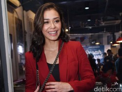 Polusi DKI Masih Tinggi, Adinia Wirasti Tetap Ogah Pakai Masker