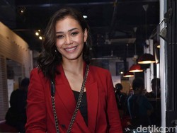 Selamat! Adinia Wirasti Dinobatkan Aktris Terbaik Asian Academy Creative Awards