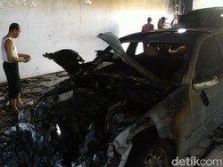 Mobil Mewah Terbakar di Depan Rumdin Gubernur Jateng