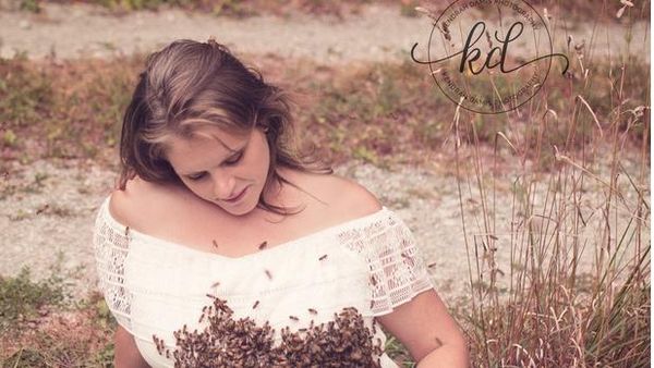 Foto: Tertarik Maternity Photoshoot Bareng Lebah Seperti Ini?