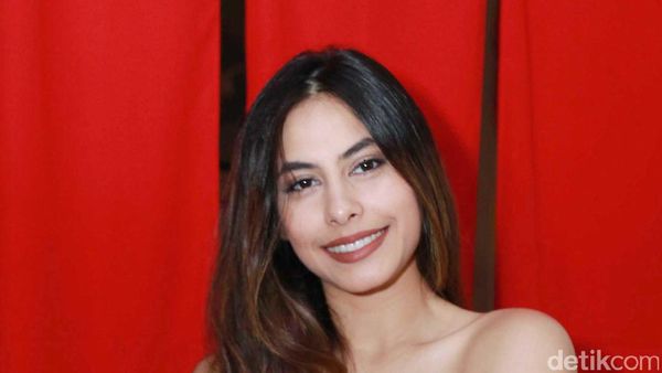 Valerie Thomas yang Makin Cantik dan Seksi