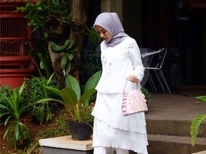 Foto: Gaya Hijab Simpel Laudya Cynthia Bella Saat Bridal Shower