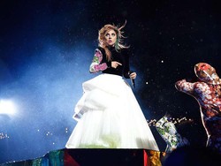 Batalkan Konser, Lady Gaga Beri Pizza Gratis ke Fans sebagai Permintaan Maaf