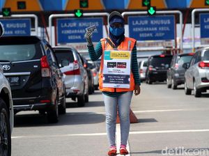 Tak Punya Uang Elektronik, Bisa Pinjam Petugas di Gerbang Tol Tak Punya Uang Elektronik, Bisa Pinjam Petugas di Gerbang Tol