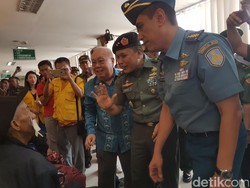 Jelang HUT TNI, Ribuan Warga Banten Ikuti Operasi Katarak