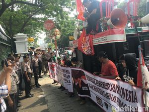 Peduli Rohingya, Massa Gelar Aksi di Depan Kemlu