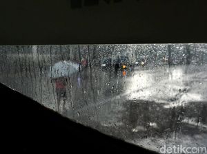 Hujan Datang Tapi Harus Tetap Berkendara, Jangan Lupa Tips Ini