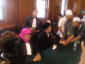 Putusan Bebas Ustaz Alfian Tanjung Sempat Diwarnai Keributan