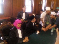 Putusan Bebas Ustaz Alfian Tanjung Sempat Diwarnai Keributan