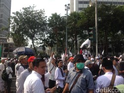 Berorasi, Massa Bela Rohingya Masih Bertahan di Bundaran HI