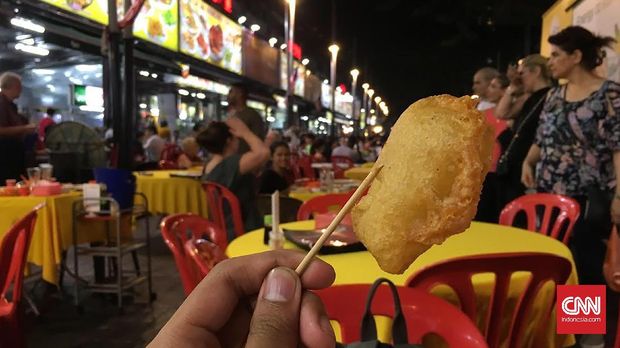 Durian Goreng, salah satu kudapan di Jalan Alor.