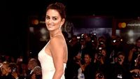 Penelope Cruz Tampil Anggun di Loving Pablo