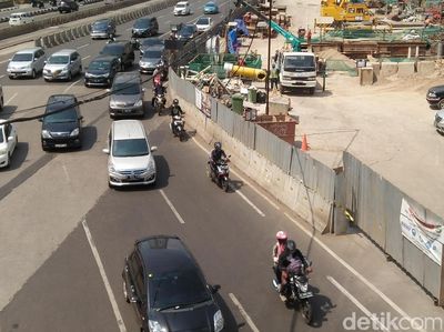 Pemotor yang Tetap Bebas di Jalan Sudirman