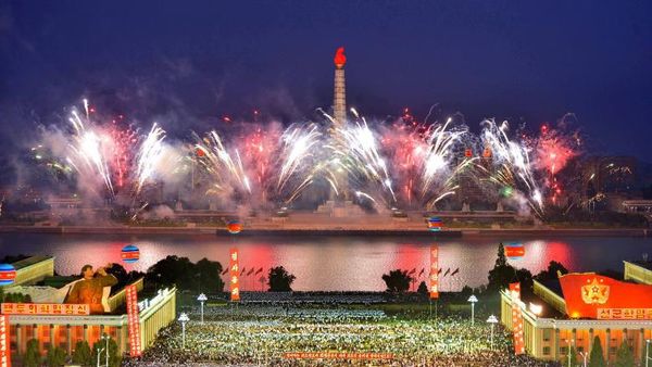 Meriahnya Warga Korea Utara Rayakan Uji Coba Bom Hidrogen