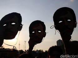 Peserta Kamisan Sodorkan Surat Tuntutan HAM Saat Temui Jokowi