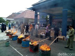 Bea Cukai Purwokerto Musnahkan Ratusan Ribu Batang Rokok Ilegal