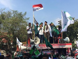 Massa HMI dan KAMMI Aksi Bela Rohingya di Kedubes Myanmar