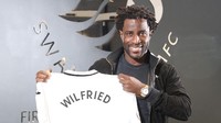 Wilfried Bony pindah dari Manchester City ke Swansea City pada 31 Agustus 2017 dengan nilai 11,7 juta pound sterling. (Foto: Twitter @SwansOfficial)