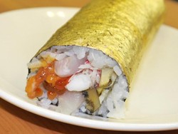 Kreasi Sushi Unik Rasa Cheese Burger, Pisang, hingga Lapisan Emas (2)